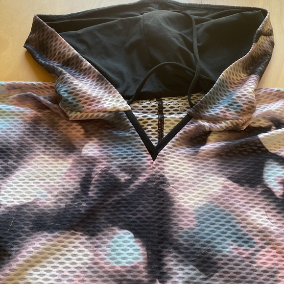 Woman sleeveless top with hood size M - Picture 2 of 7